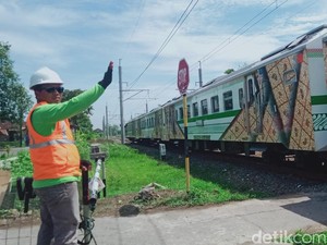 Mantap! Warga Karanganom Klaten Iuran Rp 5.000 Bayar Penjaga Perlintasan KA