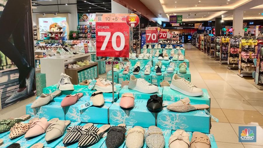 Pesta diskon Transmart Full Day Sale digelar hari ini, Minggu (7/1/2024). (CNBC Indonesia/Martyasari Rizky)
