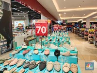 Diskon Besar, Pengunjung Borong Baju-Sepatu di Transmart Full Day Sale