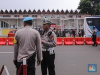Potret Pengamanan Berlapis Istora Senayan Jelang Debat Capres