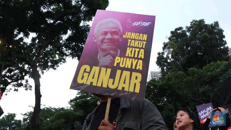 Tim Pendukung Calon No Urut 3 Ganjar Pranowo - Mahfud MD saat tiba di Istora Senayan, Jakarta, Minggu, 7/1. (CNBC Indonesia/Muhammad Sabki)