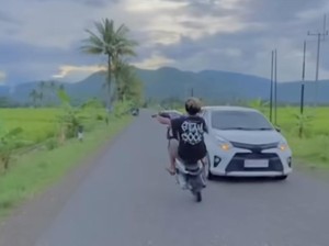 Remaja Bikin Konten Freestyle Motor di Soppeng Ditilang-Didenda Rp 2,5 Juta