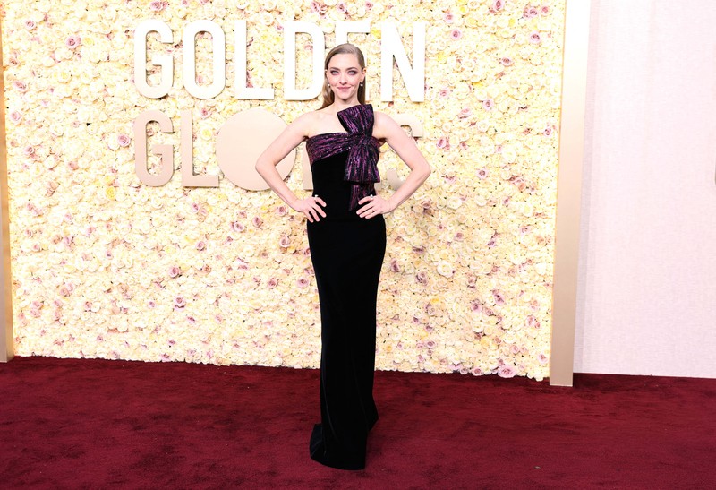Amanda Seyfried menghadiri Penghargaan Golden Globes Tahunan ke-81 di Beverly Hills, California, AS, 7 Januari 2024. (REUTERS/Mike Blake) Amanda Seyfried menghadiri Penghargaan Golden Globes Tahunan ke-81 di Beverly Hills, California, AS, 7 Januari 2024. (REUTERS/Mike Blake)