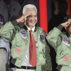 Ganjar Colek Mahfud Usai Akun IG @mohmahfudmd Pulih Usai Diretas