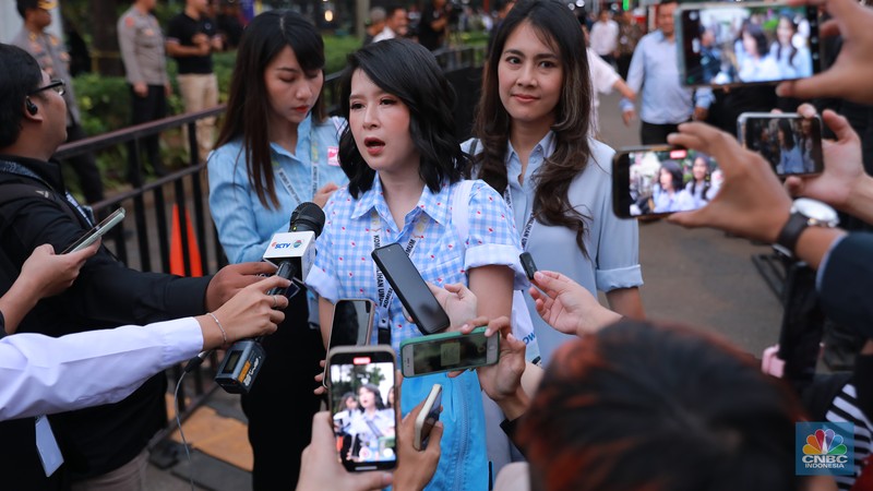 Pengacara Hotman Paris pendukung Capres No urut 2, Prabowo- Gibran saat tiba di Istora Senayan, Jakarta, Minggu, (7/1). (CNBC Indonesia/Muhammad Sabki)