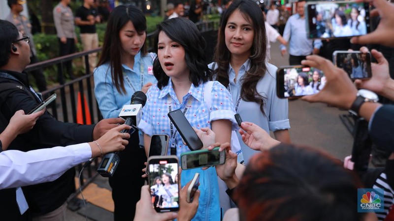 Pengacara Hotman Paris pendukung Capres No urut 2, Prabowo- Gibran saat tiba di Istora Senayan, Jakarta, Minggu, (7/1). (CNBC Indonesia/Muhammad Sabki)