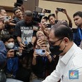 Hadapi Sidang Vonis, Eks PNS Pajak Rafael Alun Diam & Tertunduk