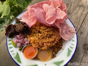 Sigadang: Lamaknyo! Nasi Goreng Padang Berlauk Paru dan Kalio Daging