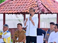 Jokowi Temui Kepala Desa se-Serang, Klaim Bangun Jalan 350 Ribu KM