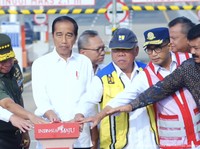 Orang RI Ada Uang Beli Mobil, Jokowi: Hampir Semua Kota Macet