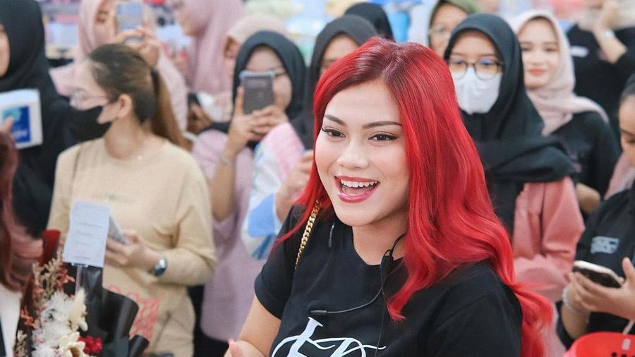Selebgram Hanum Mega. (Instagram @real.hanummegaa)