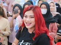 Ditjen Pajak Colek Selebgram Pamer Duit di Medsos, Ini Tujuannya!