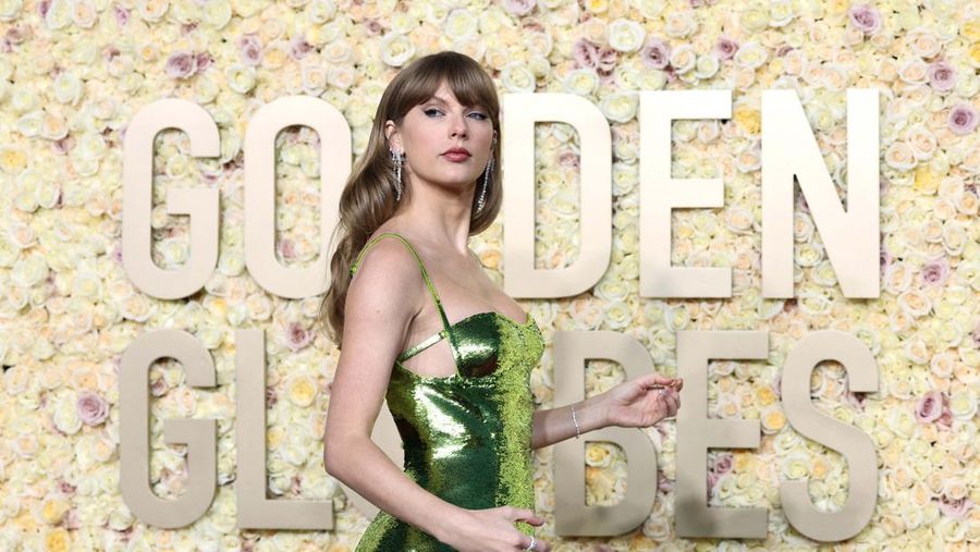 Taylor Swift menghadiri Penghargaan Golden Globe Tahunan ke-81 di Beverly Hills, California, AS, 7 Januari 2024. (REUTERS/Mike Blake)