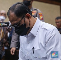 Potret Eks PNS Pajak Rafael Alun Diam & Tertunduk