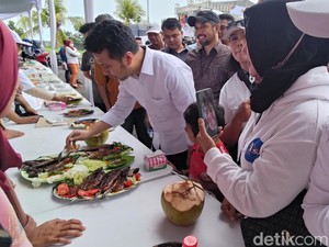 Dongkrak Harga Ikan, Emil Dardak Ajak Warga Banyuwangi Makan Tongkol