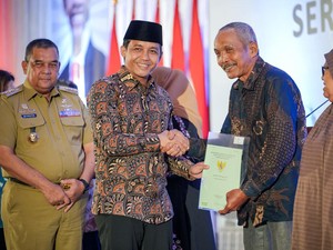 Wamen ATR/BPN Bagikan 1.000 Sertifikat ke Warga Riau: Mohon Dijaga