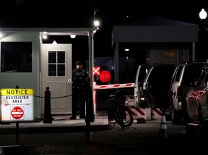 Mobil Tiba-tiba Tabrak Gerbang Gedung Putih, Pengemudi Ditangkap