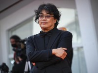 Sutradara 'Parasite' Desak Penyelidikan Kematian Lee Sun Kyun