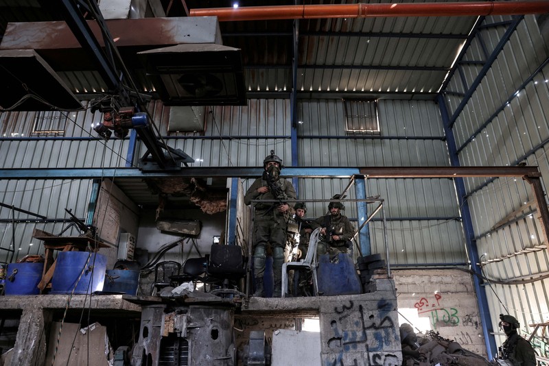 Gudang Roket di sebuah pabrik baja, di tengah konflik yang sedang berlangsung antara Israel dan kelompok Islam Palestina Hamas, di Gaza, 8 Januari 2024. (REUTERS/RONEN ZVULUN) Gudang Roket di sebuah pabrik baja, di tengah konflik yang sedang berlangsung antara Israel dan kelompok Islam Palestina Hamas, di Gaza, 8 Januari 2024. (REUTERS/RONEN ZVULUN)