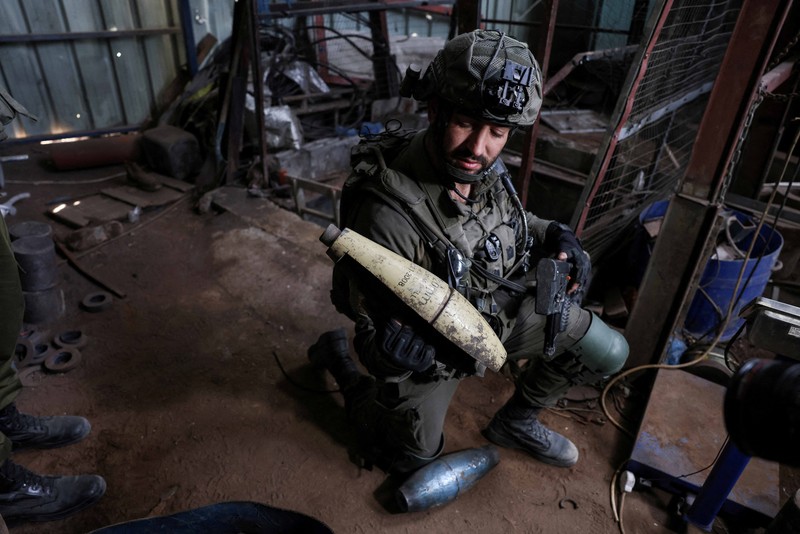 Gudang Roket di sebuah pabrik baja, di tengah konflik yang sedang berlangsung antara Israel dan kelompok Islam Palestina Hamas, di Gaza, 8 Januari 2024. (REUTERS/RONEN ZVULUN) Gudang Roket di sebuah pabrik baja, di tengah konflik yang sedang berlangsung antara Israel dan kelompok Islam Palestina Hamas, di Gaza, 8 Januari 2024. (REUTERS/RONEN ZVULUN)