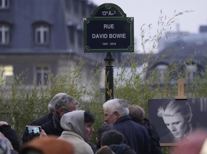 Hidup Musik Rock! Saat David Bowie Resmi Jadi Nama Jalan di Paris