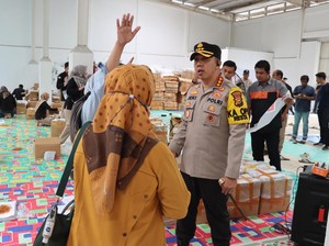 Polisi-Bawaslu Kompak Awasi Petugas Lipat dan Sortir Surat Suara di Pekanbaru