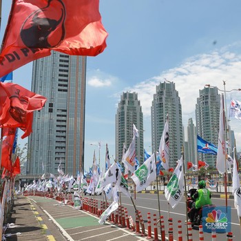 Bertebaran di Jalan Jakarta, Alat Kampanye Bikin Kumuh