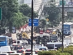Ada Truk Terguling, Lalin Jl MT Haryono Arah Cawang Macet Parah