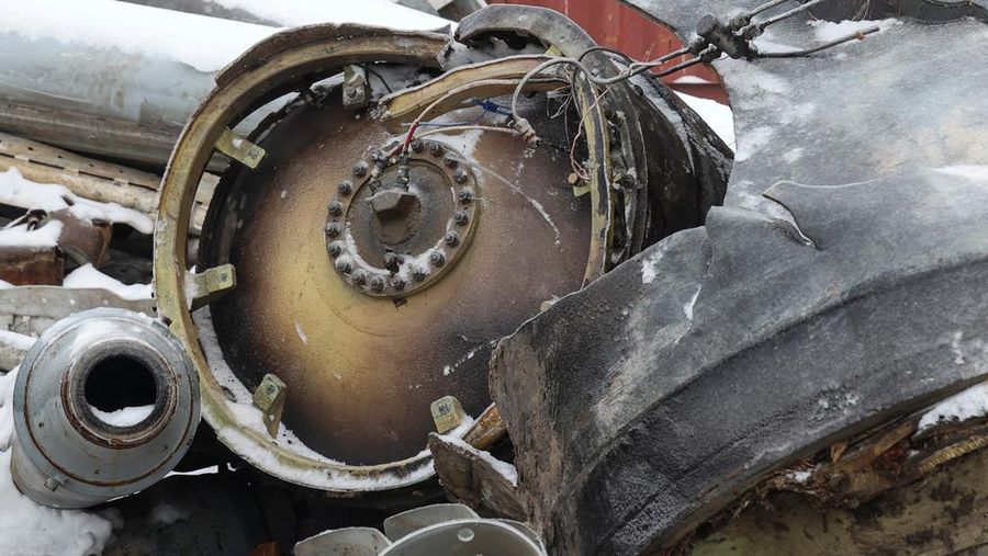 Pecahan rudal Korea Utara yang digunakan Rusia untuk menyerang Kharkiv, Ukraina. (REUTERS/Vyacheslav Madiyevskyy)