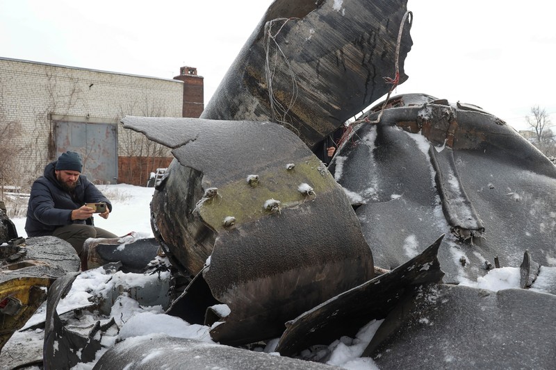 Pecahan rudal Korea Utara yang digunakan Rusia untuk menyerang Kharkiv, Ukraina. (REUTERS/Vyacheslav Madiyevskyy) Pecahan rudal Korea Utara yang digunakan Rusia untuk menyerang Kharkiv, Ukraina. (REUTERS/Vyacheslav Madiyevskyy)