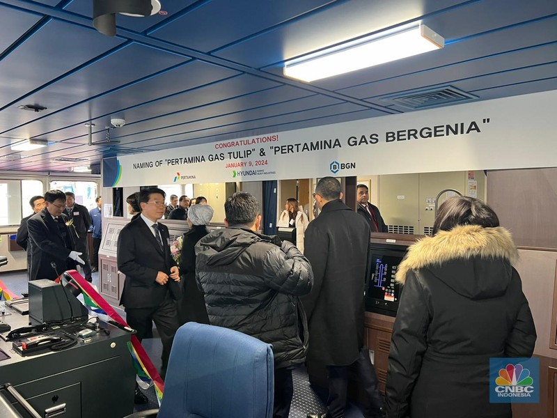 PT Pertamina International Shipping (PIS) mendatangkan dua kapal tanker baru buatan Hyundai, Korea Selatan. Tanker tersebut khusus untuk mengangkut muatan LPG dan amonia. PT Pertamina International Shipping (PIS) mendatangkan dua kapal tanker baru buatan Hyundai, Korea Selatan. Tanker tersebut khusus untuk mengangkut muatan LPG dan amonia. (CNBC Indonesia/Wahyu Daniel)