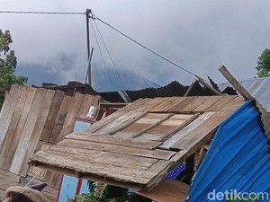 Puting Beliung Terjang Manggarai, 57 Rumah Rusak