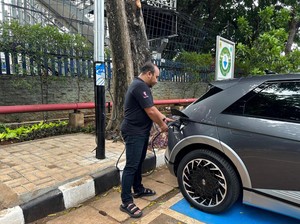40 Juta Tiang Listrik Bisa Jadi Tempat Ngecas Mobil Listrik