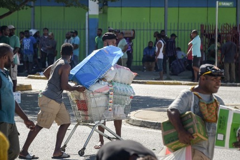 Aksi unjuk rasa di ibu kota Papua Nugini, Port Moresby berakhir dengan kerusuhan. (Photo by Andrew KUTAN / AFP) Aksi unjuk rasa di ibu kota Papua Nugini, Port Moresby berakhir dengan kerusuhan. (Photo by Andrew KUTAN / AFP)
