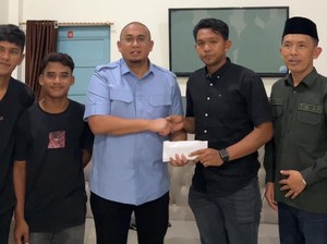 Andre Rosiade Bantu Klub Sepakbola PS Dharmasraya Rp 20 Juta