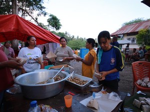 Kemensos Bantu Makanan-Pembalut untuk Pengungsi Erupsi Gunung Lewotobi