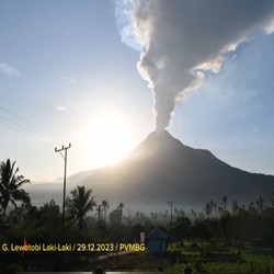 Gunung Lewotobi Erupsi, Warga di 6 Desa Diminta Untuk Dikosongkan