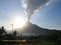 Awas! Status Gunung Lewotobi Laki-Laki Naik Level IV