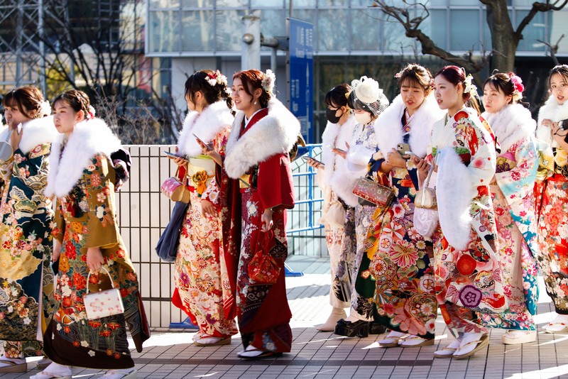 Jepang merayakan Hari Kedewasaan setiap Senin kedua di bulan Januari, yang pada tahun 2024 jatuh pada tanggal 8 Januari. (REUTERS/Androniki Christodoulou)