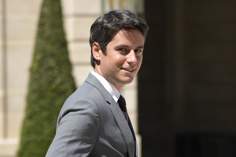 Gabriel Attal tiba untuk upacara serah terima, Selasa, 9 Januari 2024 di Paris. Gabriel Attal dinobatkan sebagai perdana menteri termuda di Prancis, ketika Presiden Emmanuel Macron mencari awal baru untuk sisa masa jabatannya di tengah meningkatnya tekanan politik dari kelompok sayap kanan. Gabriel Attal tiba untuk upacara serah terima, Selasa, 9 Januari 2024 di Paris. Gabriel Attal dinobatkan sebagai perdana menteri termuda di Prancis, ketika Presiden Emmanuel Macron mencari awal baru untuk sisa masa jabatannya di tengah meningkatnya tekanan politik dari kelompok sayap kanan. (Ludovic Marin, Pool via AP)