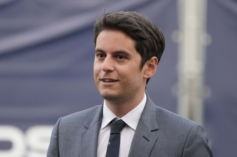 Gabriel Attal tiba untuk upacara serah terima, Selasa, 9 Januari 2024 di Paris. Gabriel Attal dinobatkan sebagai perdana menteri termuda di Prancis, ketika Presiden Emmanuel Macron mencari awal baru untuk sisa masa jabatannya di tengah meningkatnya tekanan politik dari kelompok sayap kanan. Gabriel Attal tiba untuk upacara serah terima, Selasa, 9 Januari 2024 di Paris. Gabriel Attal dinobatkan sebagai perdana menteri termuda di Prancis, ketika Presiden Emmanuel Macron mencari awal baru untuk sisa masa jabatannya di tengah meningkatnya tekanan politik dari kelompok sayap kanan. (Ludovic Marin, Pool via AP)