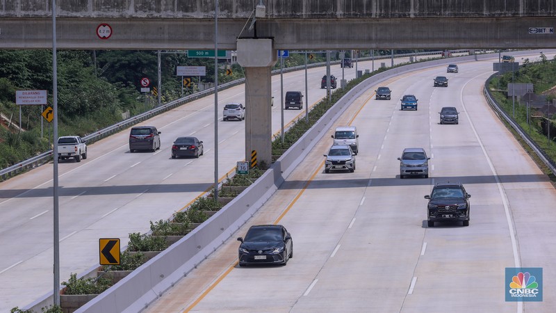 Kendaraan melintasi ruas tol Cinere-Serpong Seksi 2 ruas Pamulang-Cinere di kawasan Depok, Jawa Barat, Rabu (10/1/2024). (CNBC Indonesia/Faisal Rahman) Kendaraan melintasi ruas tol Cinere-Serpong Seksi 2 ruas Pamulang-Cinere di kawasan Depok, Jawa Barat, Rabu (10/1/2024). (CNBC Indonesia/Faisal Rahman)
