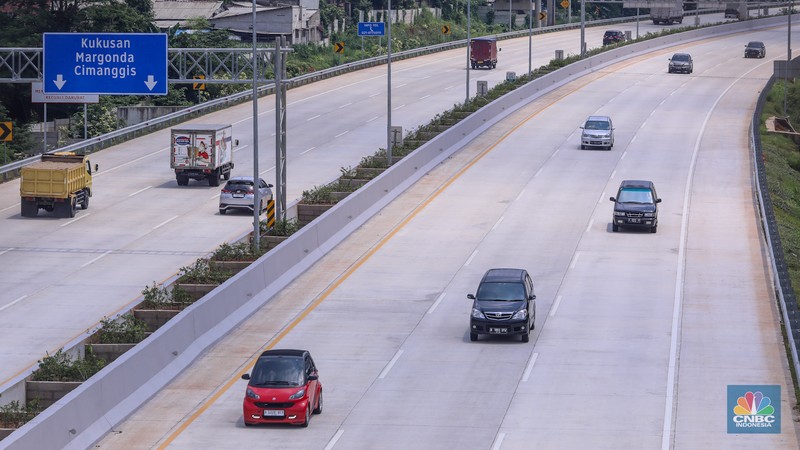 Kendaraan melintasi ruas tol Cinere-Serpong Seksi 2 ruas Pamulang-Cinere di kawasan Depok, Jawa Barat, Rabu (10/1/2024). (CNBC Indonesia/Faisal Rahman) Kendaraan melintasi ruas tol Cinere-Serpong Seksi 2 ruas Pamulang-Cinere di kawasan Depok, Jawa Barat, Rabu (10/1/2024). (CNBC Indonesia/Faisal Rahman)