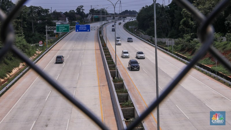 Kendaraan melintasi ruas tol Cinere-Serpong Seksi 2 ruas Pamulang-Cinere di kawasan Depok, Jawa Barat, Rabu (10/1/2024). (CNBC Indonesia/Faisal Rahman) Kendaraan melintasi ruas tol Cinere-Serpong Seksi 2 ruas Pamulang-Cinere di kawasan Depok, Jawa Barat, Rabu (10/1/2024). (CNBC Indonesia/Faisal Rahman)