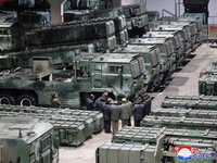 Korut-Korsel di Ambang Perang Baru, Kim Jong Un Tinjau Pabrik Senjata