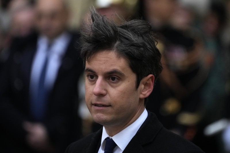 Gabriel Attal tiba untuk upacara serah terima, Selasa, 9 Januari 2024 di Paris. Gabriel Attal dinobatkan sebagai perdana menteri termuda di Prancis, ketika Presiden Emmanuel Macron mencari awal baru untuk sisa masa jabatannya di tengah meningkatnya tekanan politik dari kelompok sayap kanan. Gabriel Attal tiba untuk upacara serah terima, Selasa, 9 Januari 2024 di Paris. Gabriel Attal dinobatkan sebagai perdana menteri termuda di Prancis, ketika Presiden Emmanuel Macron mencari awal baru untuk sisa masa jabatannya di tengah meningkatnya tekanan politik dari kelompok sayap kanan. (Ludovic Marin, Pool via AP)