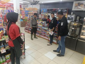 Kasir Alfamart di Rohil Dilabrak Seorang Ibu usai Jual Produk Kedaluwarsa