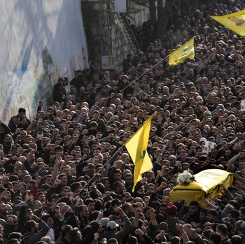 Lautan Manusia di Pemakaman Komandan Hizbullah yang Dibunuh Israel