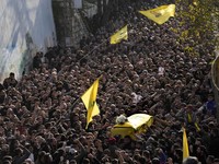 Lautan Manusia di Pemakaman Komandan Hizbullah yang Dibunuh Israel