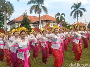 Pentaskan 1.131 Penari Joged Bumbung, Undiksha Raih Rekor Dunia